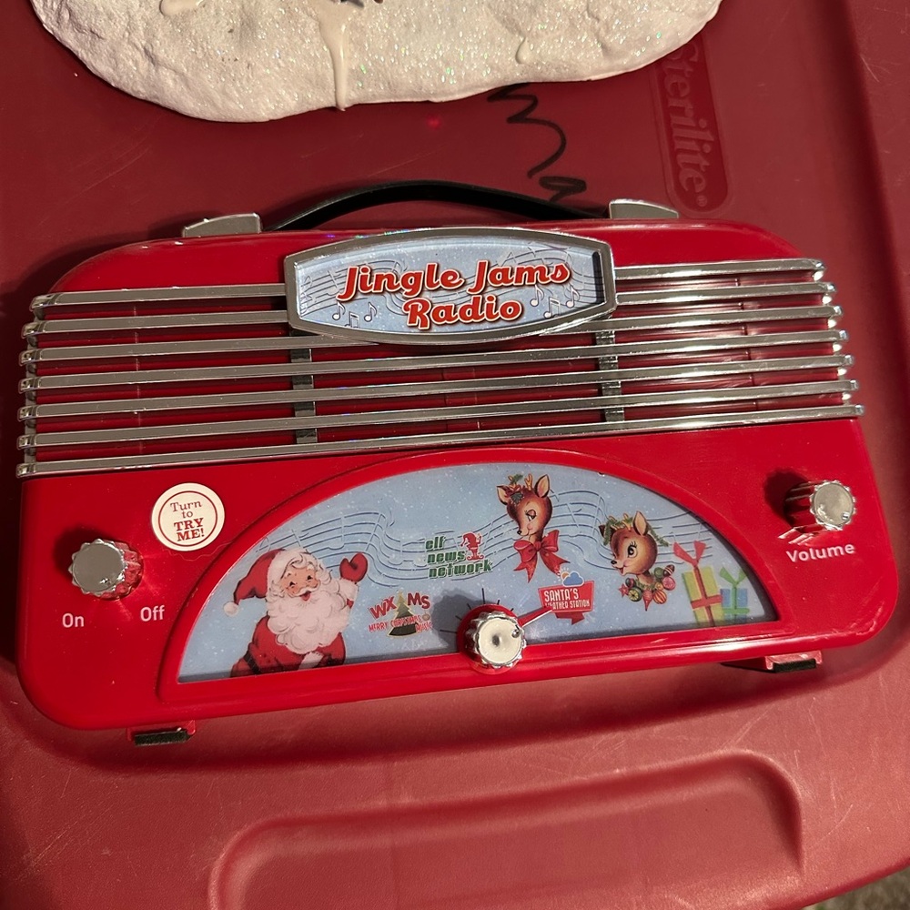 Jingle Jams Vintage Radio Christmas Decor
